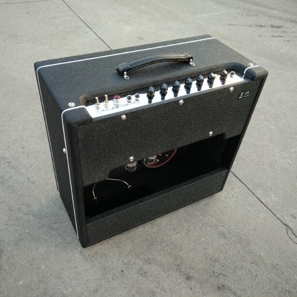 Vox Style Tube Guitar Amplifier Combo 30W with Reverb Gain, Fat Switch, Treble, Bass, Middle, Volume, Reverb