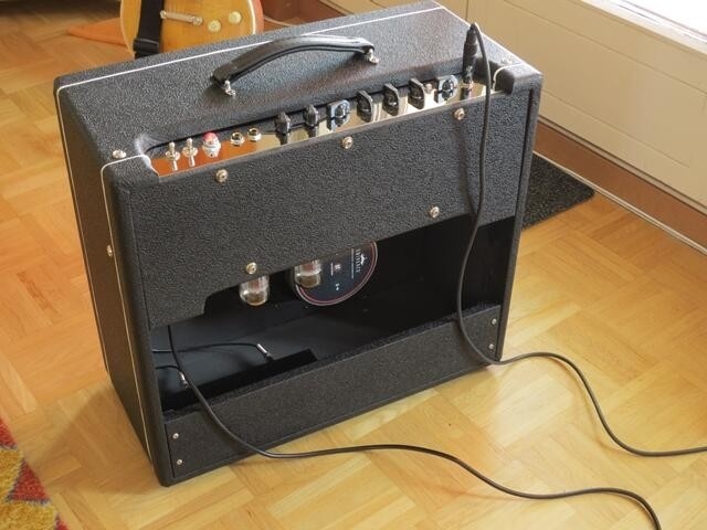 Vox Style All Tube Guitar Amplifier Combo 30W with ReverbGain, Fat Switch, Treble, Bass, Middle, Volume, Reverb
