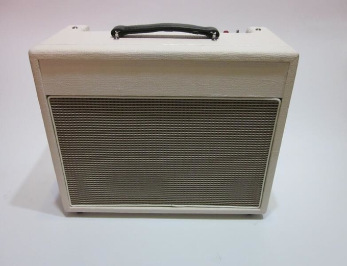 Vox Style Tube Guitar Amplifier Combo 30W 3-Band EQ, Reverb, Presence, Preamp Out, Power AMP in features