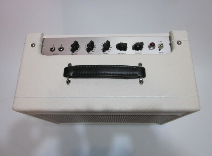 Vox Style Tube Guitar Amplifier Combo 30W 3-Band EQ, Reverb, Presence, Preamp Out, Power AMP in features