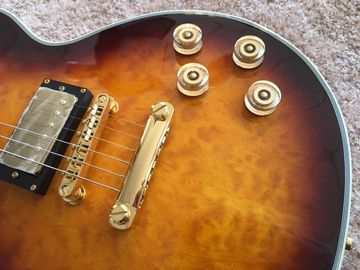 LP custom guitar tobacco sunburst quilted maple body Back contour and neck joint contour Ebony fingerboard custom guitar supplier