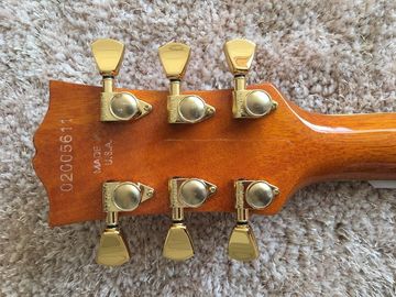 LP custom guitar tobacco sunburst quilted maple body Back contour and neck joint contour Ebony fingerboard custom guitar supplier