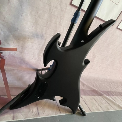 Custom Special Shape 4 Strings Electric Bass Guitar Basswood Body with Matte Finishing supplier