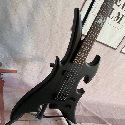 Custom Special Shape 4 Strings Electric Bass Guitar Basswood Body with Matte Finishing supplier