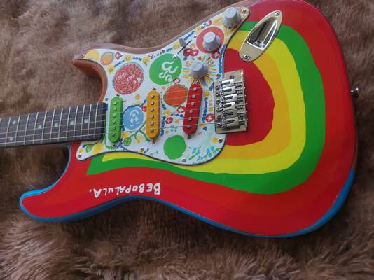 Custom Grand George Harrison Rocky Electric Guitar Accept Guitar and Bass with Colorful Pickups OEM supplier