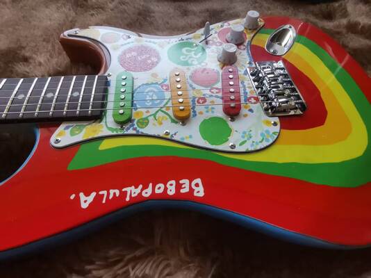 Custom Grand George Harrison Rocky Electric Guitar Accept Guitar and Bass with Colorful Pickups OEM supplier
