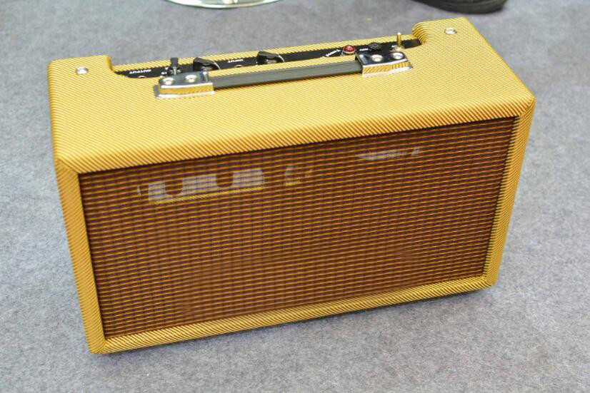 Tube Guitar Amplifier / Vintage Reissue ′63 Reverb Unit Tank with Ruby ...